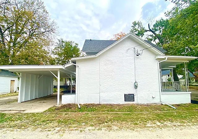Photo 3 of Single Family Residence at 108 E 6th Street, Sterling, IL 61081 | MLS# 12188140 |  | Sold on 2024-12-18