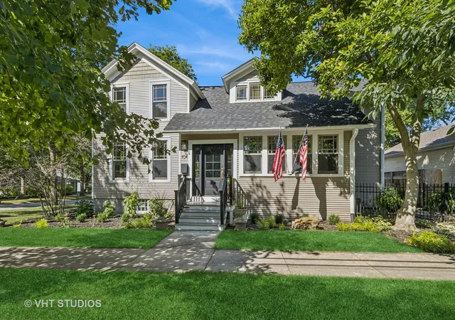 Photo 2 of Single family home for sale at 104 N Benton St, Palatine, IL 60067 | MLS# 12188582 | Listing updated on 2024-12-09
