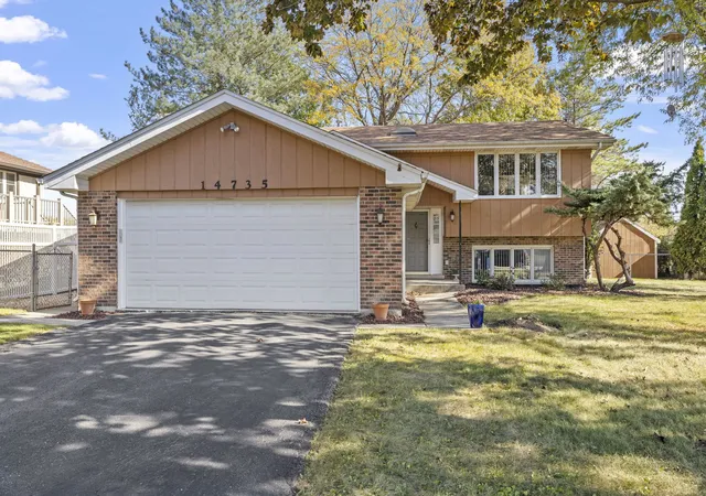Photo 1 of Single family home for sale at 14735 S Arboretum Dr, Homer Glen, IL 60491 | MLS# 12190756 | Listing updated on 2024-12-10