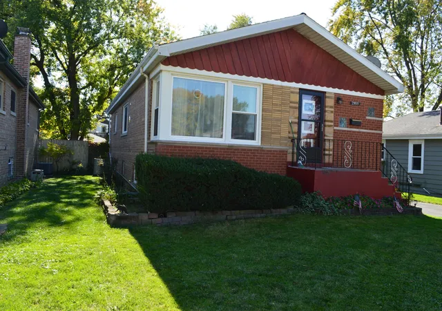 Photo 2 of Sale Pending at 2953 W 101st Place, Evergreen Park, IL 60805 | MLS# 12193152 | Listing updated on 2024-12-09