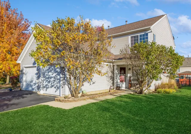 Photo 1 of Multi family home for sale at 2874 Sorrel Row, Crystal Lake, IL 60156 | MLS# 12193190 | Listing updated on 2024-12-09