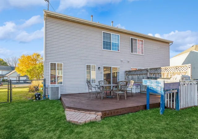 Photo 20 of Multi family home for sale at 2874 Sorrel Row, Crystal Lake, IL 60156 | MLS# 12193190 | Listing updated on 2024-12-09