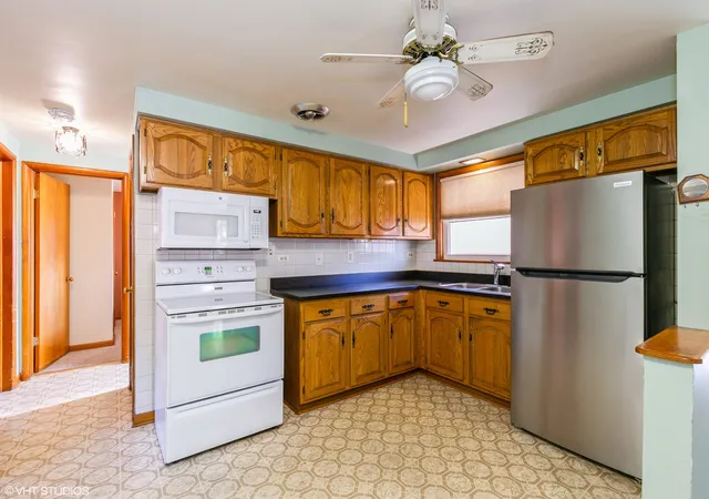 Photo 4 of Single family home for sale at 13239 S Ave M, Chicago, IL 60633 | MLS# 12195683 | Listing updated on 2024-12-10
