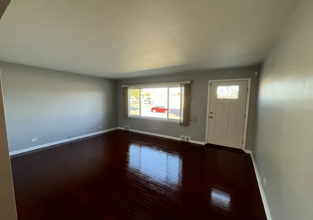 Photo 3 of Single family home for sale at 15430 Cottage Grv Ave, South Holland, IL 60473 | MLS# 12196546 | Listing updated on 2024-12-06
