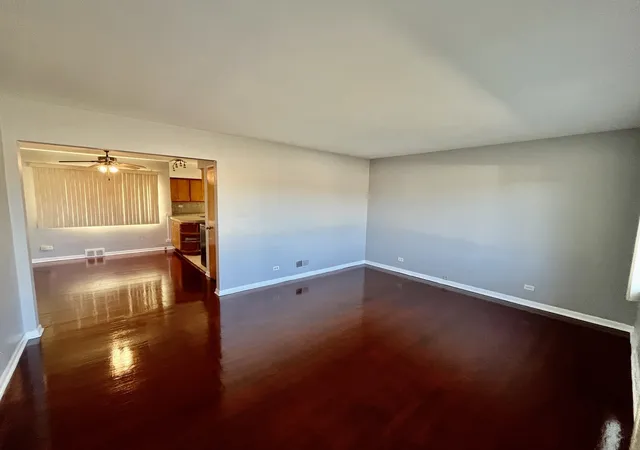 Photo 4 of Single family home for sale at 15430 Cottage Grv Ave, South Holland, IL 60473 | MLS# 12196546 | Listing updated on 2024-12-06