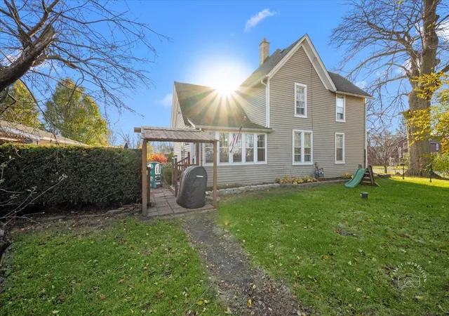 Photo 3 of Single Family Residence at 5n638 Hanson Rd, Saint Charles, IL 60175 | MLS# 12196850 | | Sold on 2025-02-04
