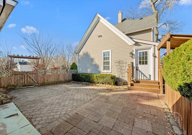 Photo 4 of Single Family Residence at 5n638 Hanson Rd, Saint Charles, IL 60175 | MLS# 12196850 | | Sold on 2025-02-04