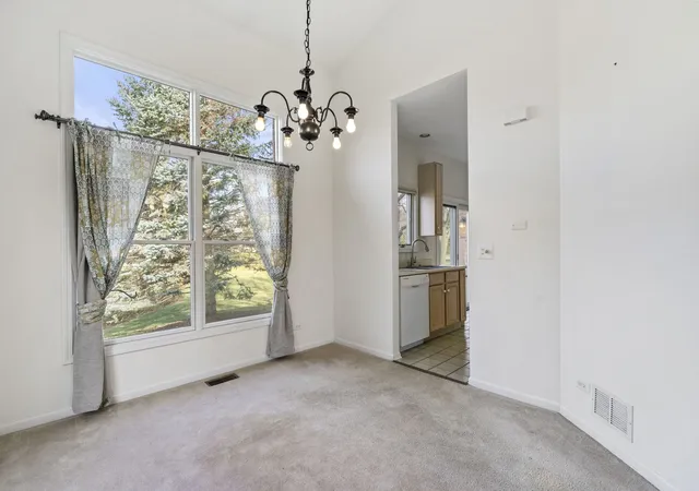 Photo 4 of Townhouse at 9004 Falcon Greens Dr, Village Of Lakewood, IL 60014 | MLS# 12197304 | | Sold on 2025-03-03
