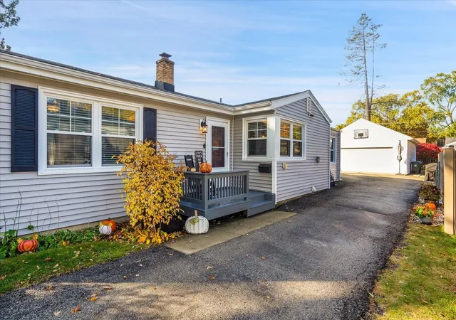 Photo 2 of Sale Pending at 302 N Schubert St, Palatine, IL 60067 | MLS# 12197450 | Listing updated on 2024-12-08