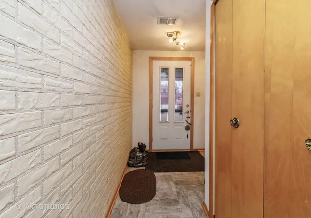 Photo 2 of Single family home for sale at 2846 190th Place, Lansing, IL 60438 | MLS# 12197890 | Listing updated on 2024-12-11
