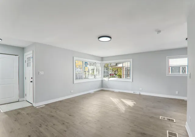 Photo 4 of Single family home for sale at 3120 173rd Street, Hazel Crest, IL 60429 | MLS# 12199713 | Listing updated on 2024-12-09