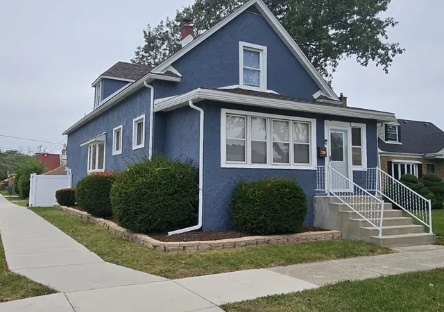 Photo 1 of Single family home for sale at 2250 S 20th Avenue, Broadview, IL 60155 | MLS# 12199780 | Listing updated on 2024-12-07