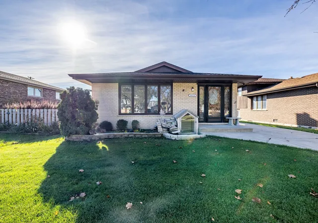 Photo 1 of Sale Pending at 5825 W 88th Pl, Oak Lawn, IL 60453 | MLS# 12200885 | Listing updated on 2024-12-06