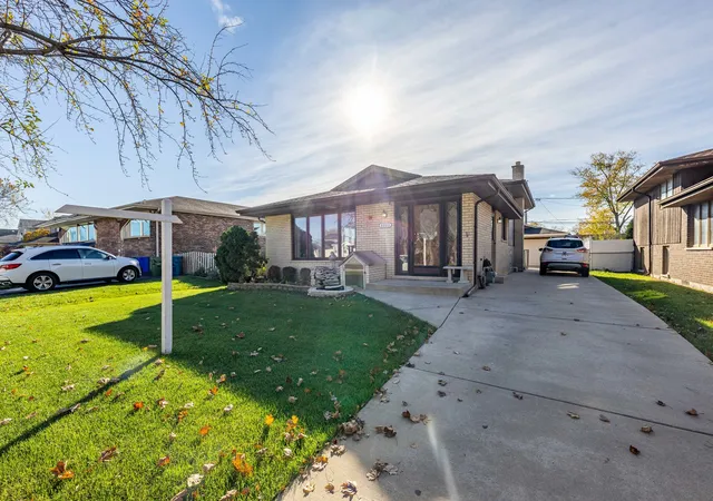 Photo 2 of Single Family Residence at 5825 W 88th Place, Oak Lawn, IL 60453 | MLS# 12200885 | | Sold on 2025-02-14