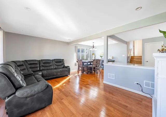 Photo 3 of Single Family Residence at 5825 W 88th Place, Oak Lawn, IL 60453 | MLS# 12200885 | | Sold on 2025-02-14