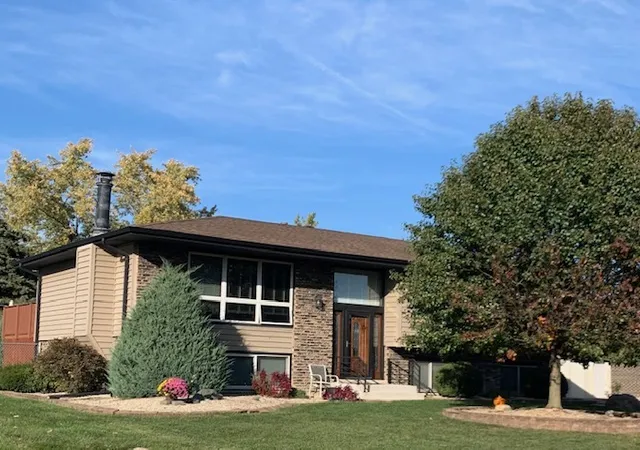 Photo 1 of Single family home for sale at 7912 W 100th Place, Palos Hills, IL 60465 | MLS# 12201452 | Listing updated on 2024-12-10