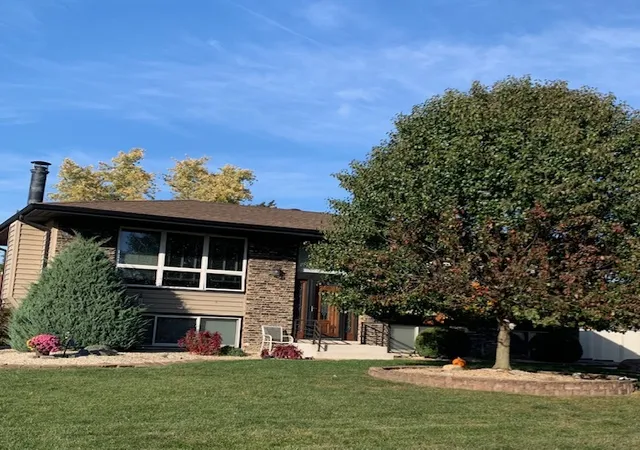 Photo 2 of Single family home for sale at 7912 W 100th Place, Palos Hills, IL 60465 | MLS# 12201452 | Listing updated on 2024-12-10