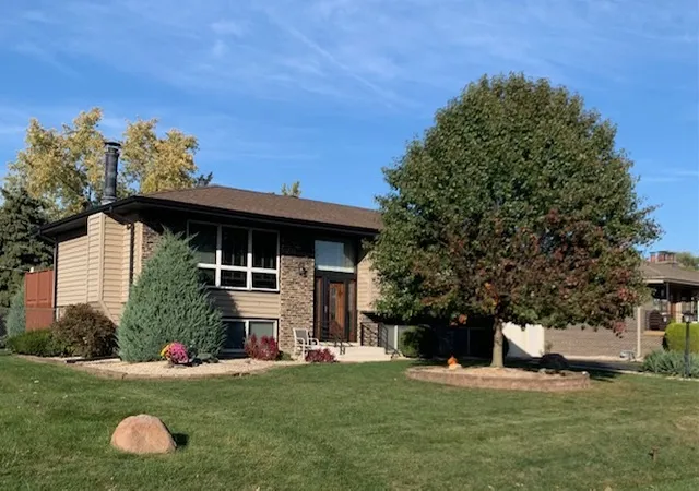 Photo 3 of Single family home for sale at 7912 W 100th Place, Palos Hills, IL 60465 | MLS# 12201452 | Listing updated on 2024-12-10