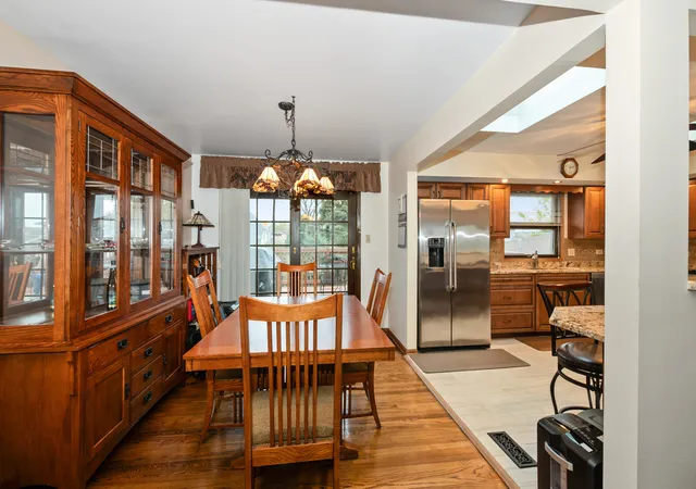 Photo 4 of Single family home for sale at 7912 W 100th Place, Palos Hills, IL 60465 | MLS# 12201452 | Listing updated on 2024-12-10