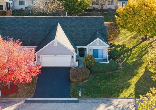 Photo 2 of Townhouse for sale at 20961 W Blossom Ln, Plainfield, IL 60544 | MLS# 12201594 | Listing updated on 2024-12-06