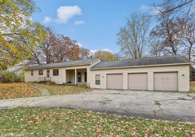 Photo 2 of Single family home for sale at 5n611 Myles Rd, Saint Charles, IL 60175 | MLS# 12202001 | Listing updated on 2024-12-06
