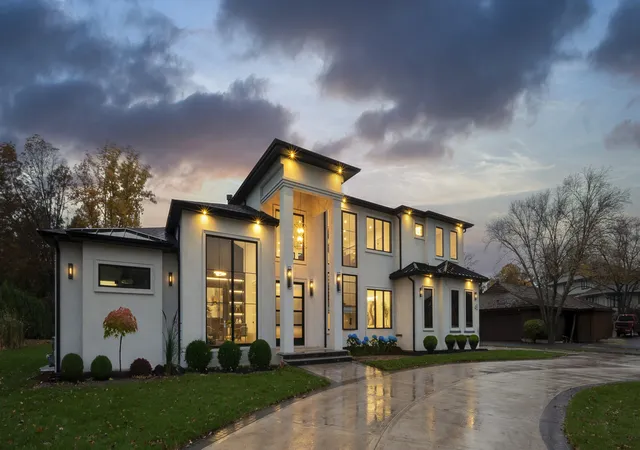 Photo 5 of Single Family Residence at 48 Baybrook Ln, Oak Brook, IL 60523 | MLS# 12202643 | | Sold on 2025-01-31
