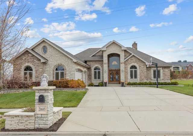 Photo 1 of Single family home for sale at 20685 Grand Hvn Dr, Frankfort, IL 60423 | MLS# 12202753 | Listing updated on 2024-12-09
