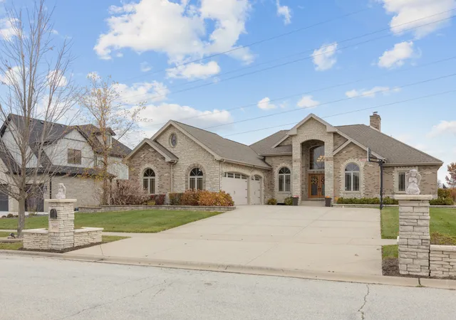 Photo 3 of Single family home for sale at 20685 Grand Hvn Dr, Frankfort, IL 60423 | MLS# 12202753 | Listing updated on 2024-12-09