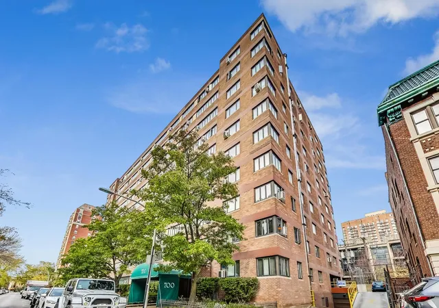 1st image of 700 W Bittersweet Pl #405, Chicago, IL 60613 | MLS# 12203070