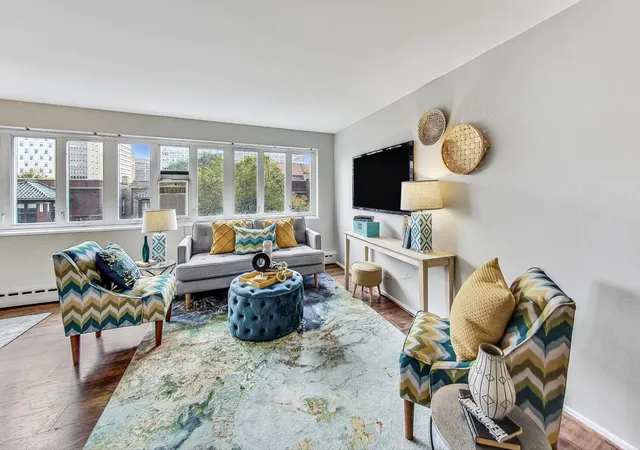 4th image of 700 W Bittersweet Pl #405, Chicago, IL 60613 | MLS# 12203070