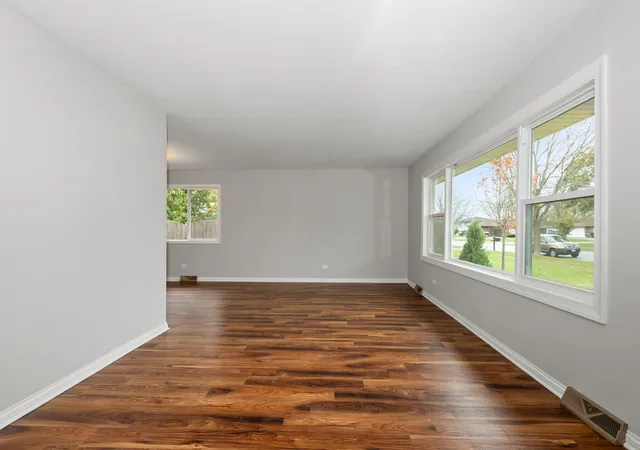 Photo 3 of Single Family Residence at 18004 66th Avenue, Tinley Park, IL 60477 | MLS# 12204490 | | Sold on 2025-02-19
