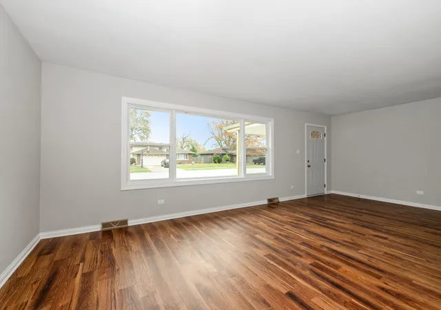 Photo 4 of Single Family Residence at 18004 66th Avenue, Tinley Park, IL 60477 | MLS# 12204490 | | Sold on 2025-02-19