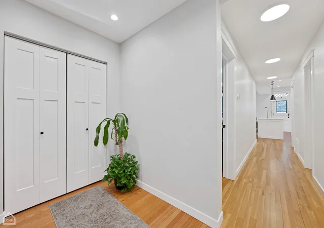 Listing Photo 2 - Condo for sale in building located at 1400 E 56Th St, Chicago, IL 60637 - Unit #2