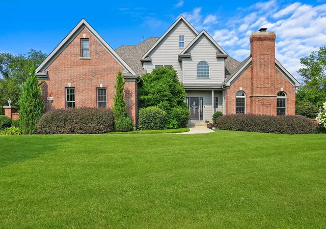 Photo 2 of Single family home for sale at 2205 Bay Oaks Dr, Mc Henry, IL 60051 | MLS# 12205315 | Listing updated on 2024-12-10