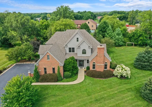 Photo 2 of Single family home for sale at 2205 Bay Oaks Dr, Mc Henry, IL 60051 | MLS# 12205315 | Listing updated on 2024-12-10