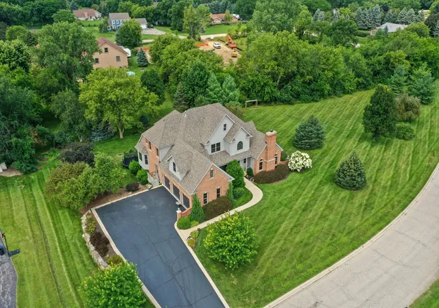 Photo 3 of Single family home for sale at 2205 Bay Oaks Dr, Mc Henry, IL 60051 | MLS# 12205315 | Listing updated on 2024-12-10