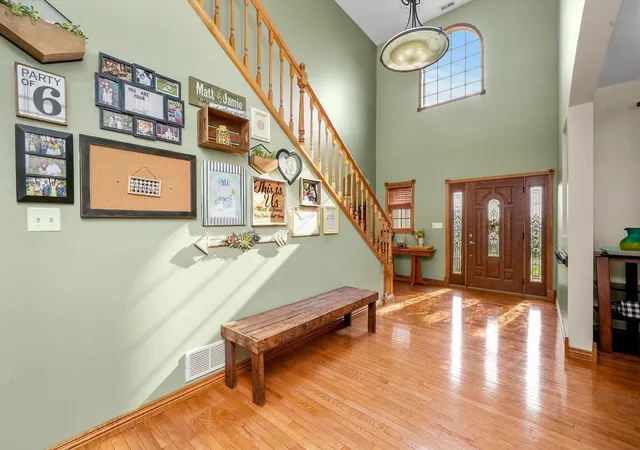 Photo 4 of Single family home for sale at 2205 Bay Oaks Dr, Mc Henry, IL 60051 | MLS# 12205315 | Listing updated on 2024-12-10