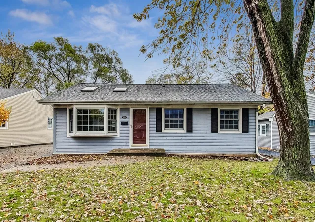 Photo 1 of Single family home for sale at 215 S Pierce Ave, Wheaton, IL 60187 | MLS# 12206029 | Listing updated on 2024-12-09