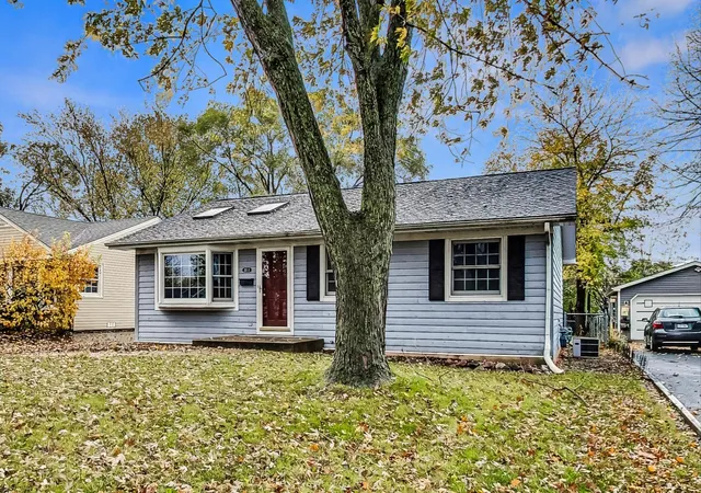 Photo 2 of Single family home for sale at 215 S Pierce Ave, Wheaton, IL 60187 | MLS# 12206029 | Listing updated on 2024-12-09