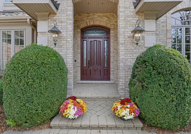 Photo 2 of Single family home for sale at 1731 Mansie Ct, Libertyville, IL 60048 | MLS# 12206166 | Listing updated on 2024-12-10