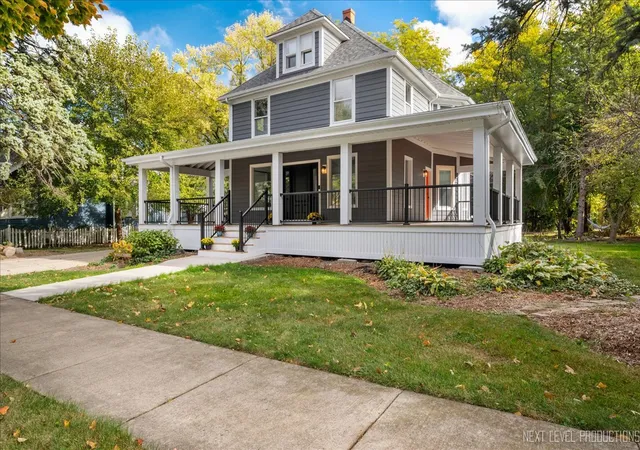 Photo 1 of Sale Pending at 328 S 7th St, Saint Charles, IL 60174 | MLS# 12206474 | Listing updated on 2024-12-06