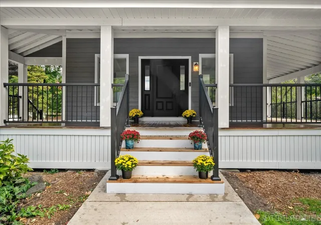 Photo 2 of Single Family Residence at 328 S 7th Street, Saint Charles, IL 60174 | MLS# 12206474 | | Sold on 2024-12-12