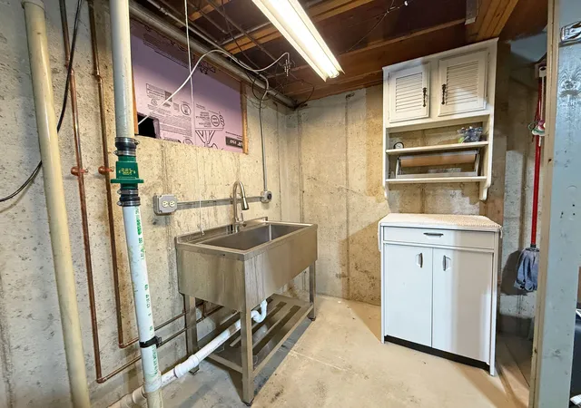Photo 18 of Townhouse for sale at 1040 Dartmouth Dr, Wheaton, IL 60189 | MLS# 12206708 | Listing updated on 2024-12-08