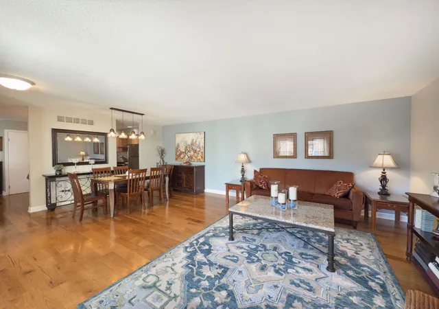 Photo 2 of Townhouse for sale at 1040 Dartmouth Dr, Wheaton, IL 60189 | MLS# 12206708 | Listing updated on 2024-12-08