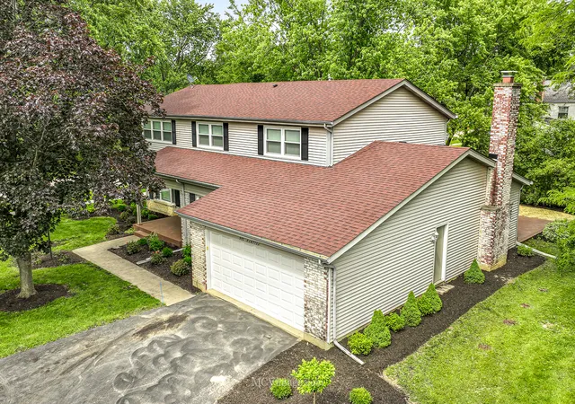 Photo 3 of Single family home for sale at 992 Hampton Park, Barrington, IL 60010 | MLS# 12207761 | Listing updated on 2024-12-10