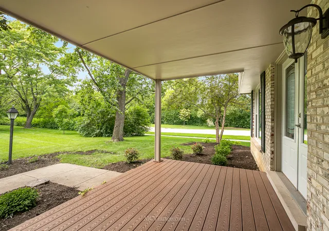 Photo 4 of Single family home for sale at 992 Hampton Park, Barrington, IL 60010 | MLS# 12207761 | Listing updated on 2024-12-10