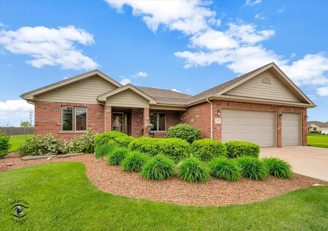 Photo 2 of Single family home for sale at 21160 S Wooded Cvs Dr, Elwood, IL 60421 | MLS# 12208478 | Listing updated on 2024-12-08