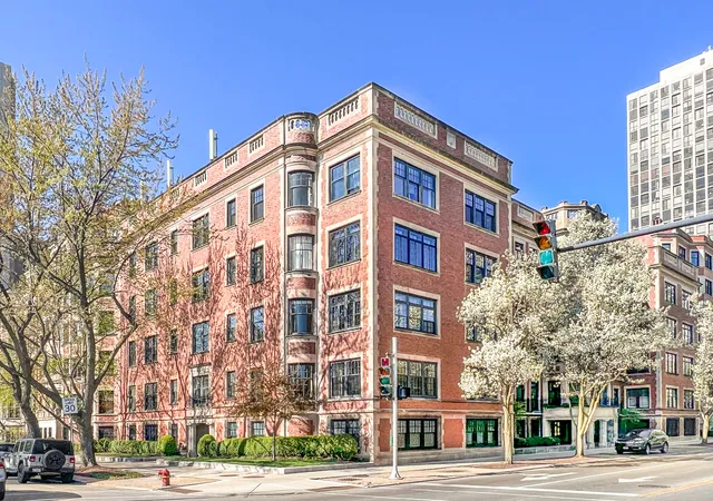 Photo 1 of Condo for sale at 2350 N Lincoln Park West #4S, Chicago, IL 60614 | MLS# 12208557 | Listing updated on 2024-12-10