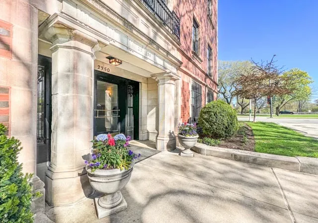 Photo 2 of Condo for sale at 2350 N Lincoln Park West #4S, Chicago, IL 60614 | MLS# 12208557 | Listing updated on 2024-12-10