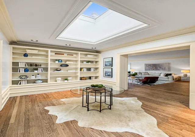 Photo 4 of Condo for sale at 2350 N Lincoln Park West #4S, Chicago, IL 60614 | MLS# 12208557 | Listing updated on 2024-12-10